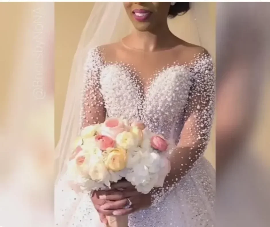 Personalizza abito da ballo abito da sposa sottile manica lunga colore pelle pizzo girocollo abito da sposa in cristallo grande con perline