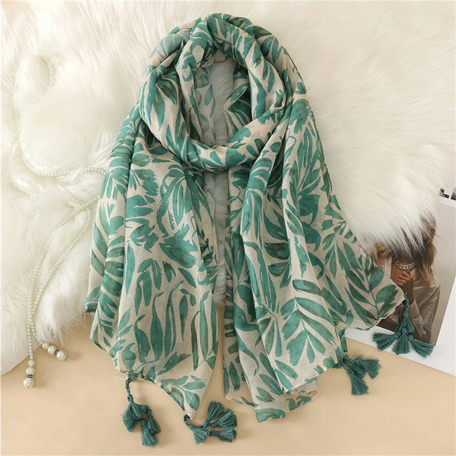 The Four Seasons Tassels Shawls Fashion Print Warm Beach Towel, 180 * 85cm Muslim Headscarf, Female New Style Windproof Bandanna