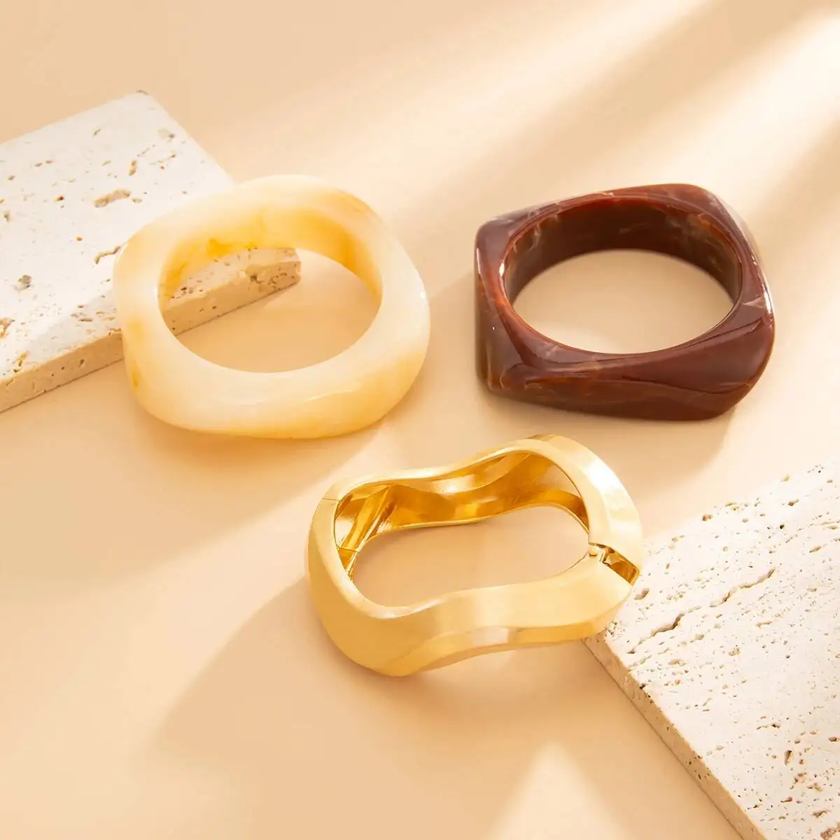 SHIXIN 3 أنماط الحد الأدنى الراتنج الاكريليك سميكة واسعة سوار للنساء خمر غير النظامية موجة الكفة الإسورة حلية اليد مجوهرات جديد