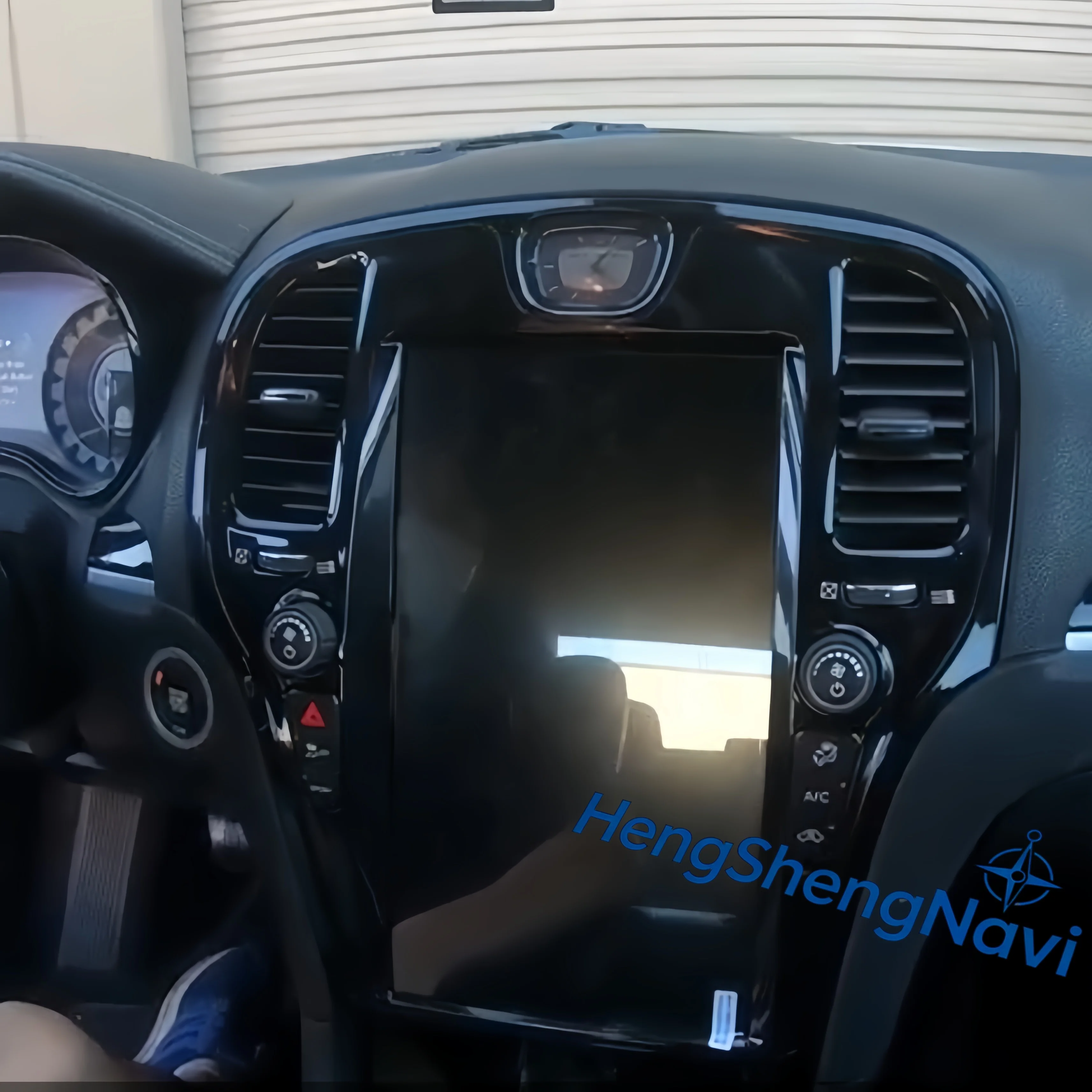 

13.6" Android 13 Vertical Display Car Radio For Chrysler 300C 2011-2023 Car Multimedia Player Wireless CarPlay GPS Navigatio