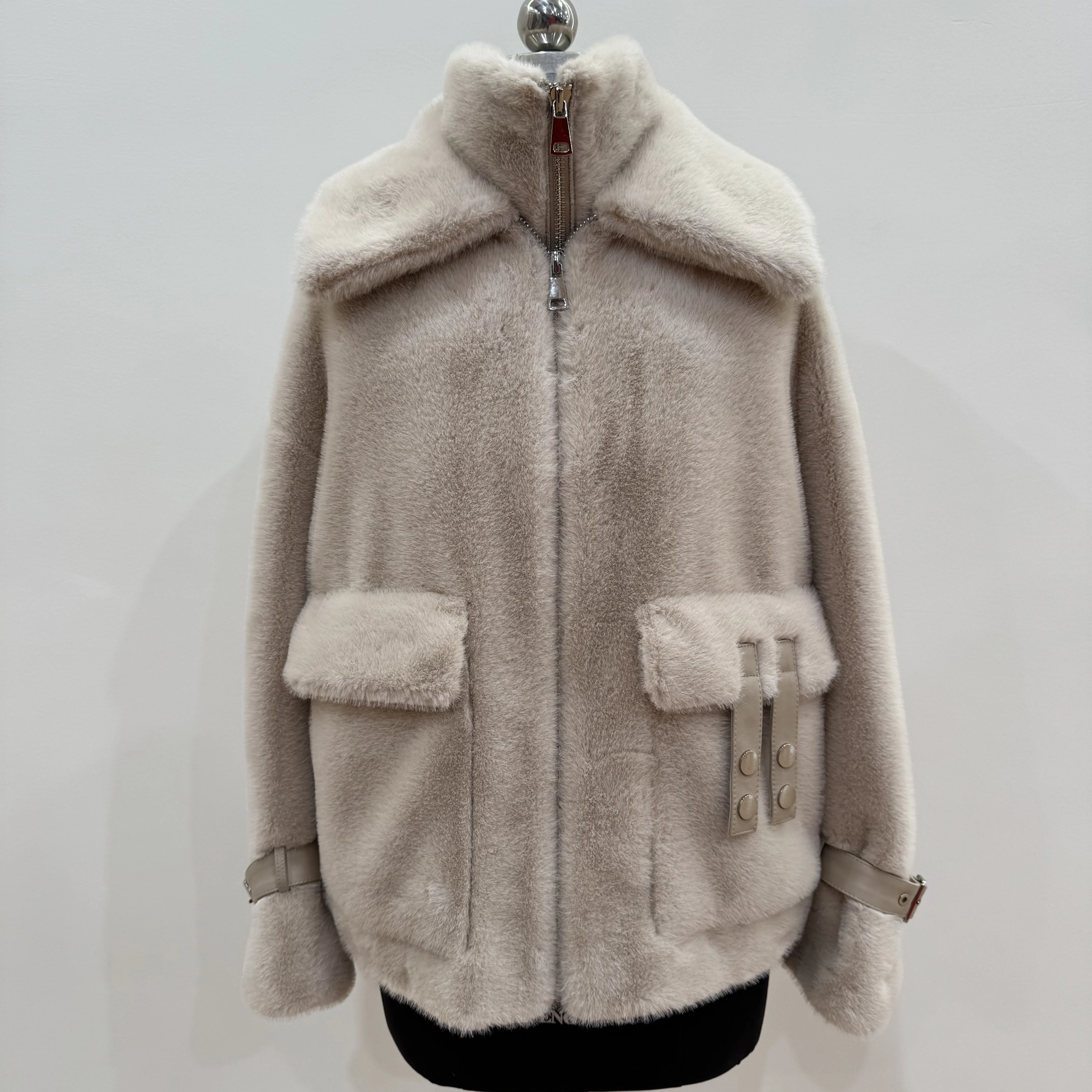

Women's winter fur coat, environmentally friendly fur, thickened synthetic mink fur, short style stand up collar, windproof