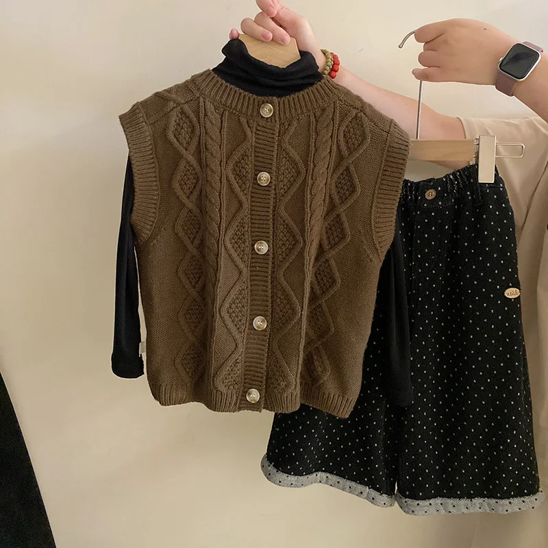 Girls Suit 2024 Autumn New Childrens Wear Korean Baby Girl Twist Knitted Waistcoat Base Shirt Polka Dot Pants Three-piece Set image 2