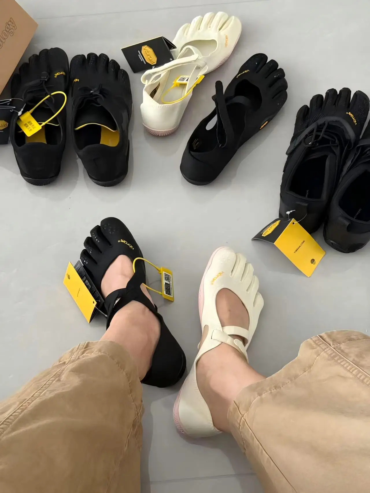 Scarpe Vibram V-Soul Fivefingers, modello a cinque dita, da donna, adatte per attività all’aperto e al chiuso, ideali per allenamento completo, fitness, pilates, yoga, esercizi di forza e corsa.