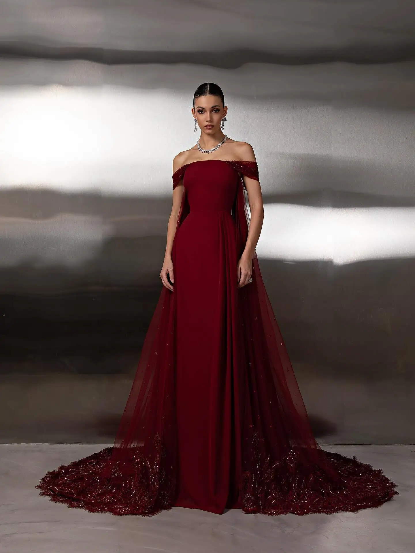 LORIE ชุดเดรสปาร์ตี้สีแดงสุดหรู ประดับเลื่อม ชุดราตรีออกงานแบบเปิดไหล่ จับจีบยาวกรอมพื้น ชุดราตรีออกงานแบบสั่งตัดได้