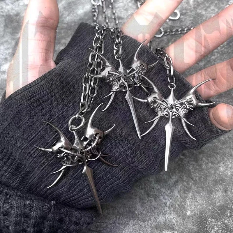 Gothic-Schmuck Kettenhalskette mit Totenkopf-Anhänger für Frauen Punk 90er Ästhetik Accessoires Dornen-Spike-Halskette Grunge Rock – Detail 3