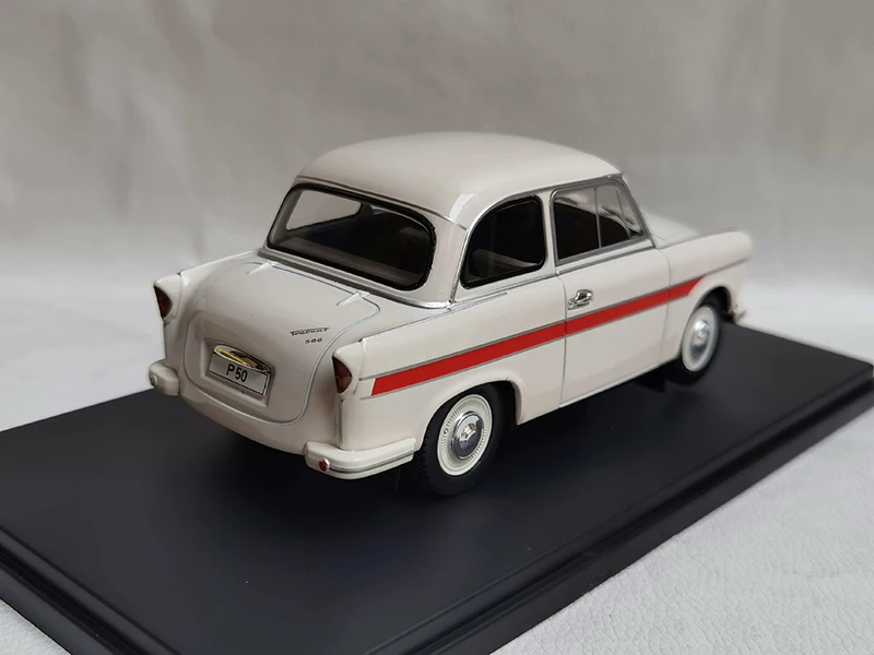 Diecast 1:24 Scale Trabant P50 Car Alloy Simulation Car Model Toy Collectible Ornaments