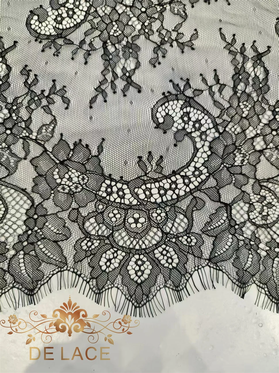 XXHB Delicado Macio Cílios Chantilly Lace Guarnições Padrão Floral Renda Oco Out Vestido de Noiva Tecido de Renda