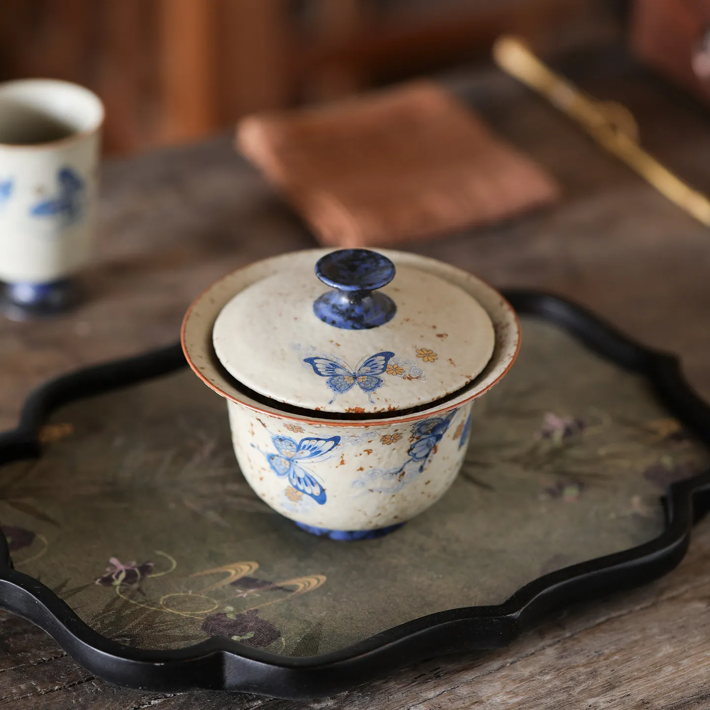 Blue Puxin Lidded Infusion Bowl, Blue and White Flint Red Ceramic Tea Gift for Loose Tea Brewing and Tea Ceremony Use