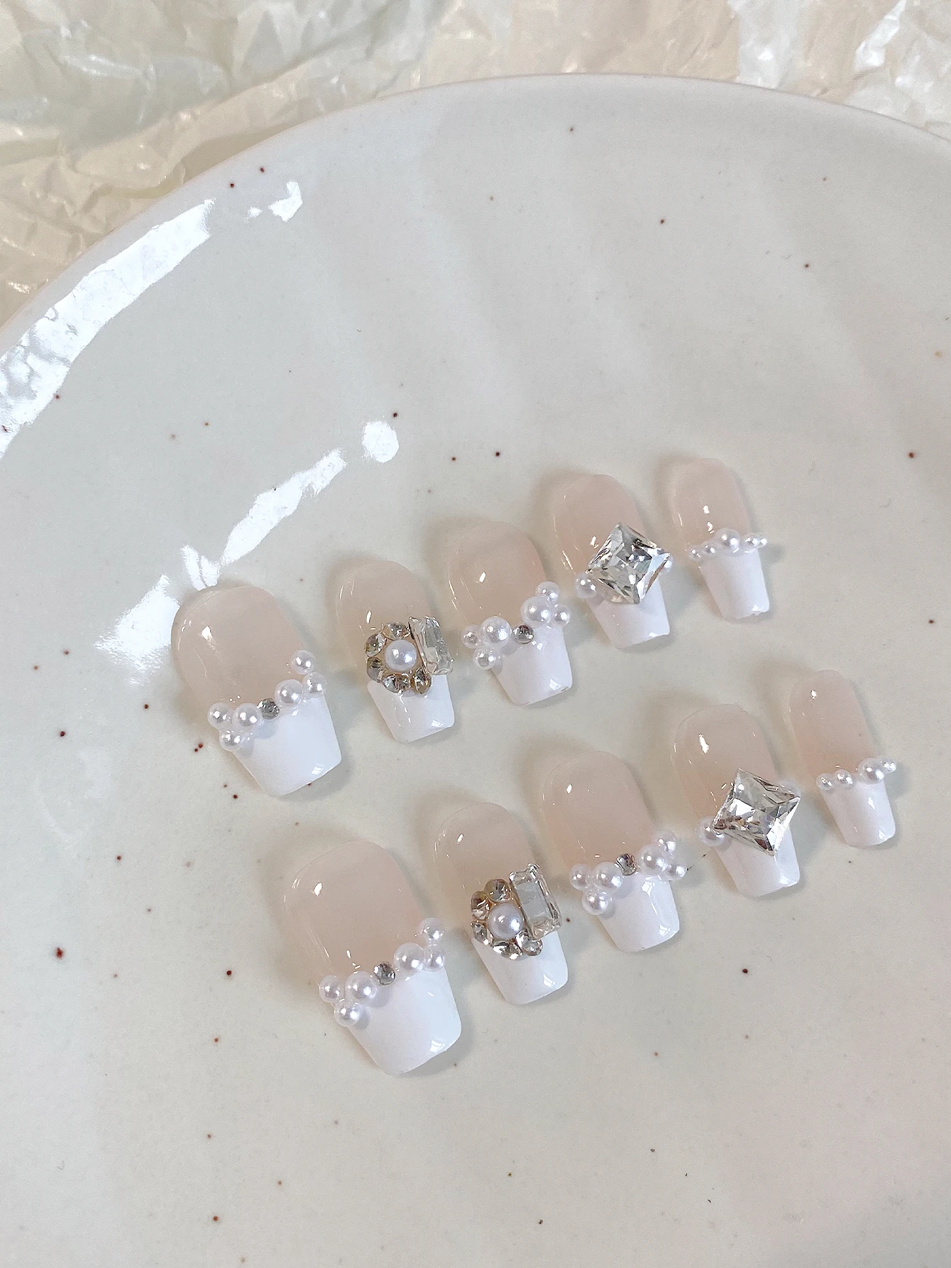 10-Piece Cluster Bead Lace Square Rhinestone Medium-Short Trapezoidal Bridal Gentle and Pure Handmade Nail Art, Suitable for Bridal Weddings, Bridesmaid Styles, Mature Work Attire, Date Afternoon Tea, French Gentle Fashion, White Dresses, Engagement Photo Shoots.