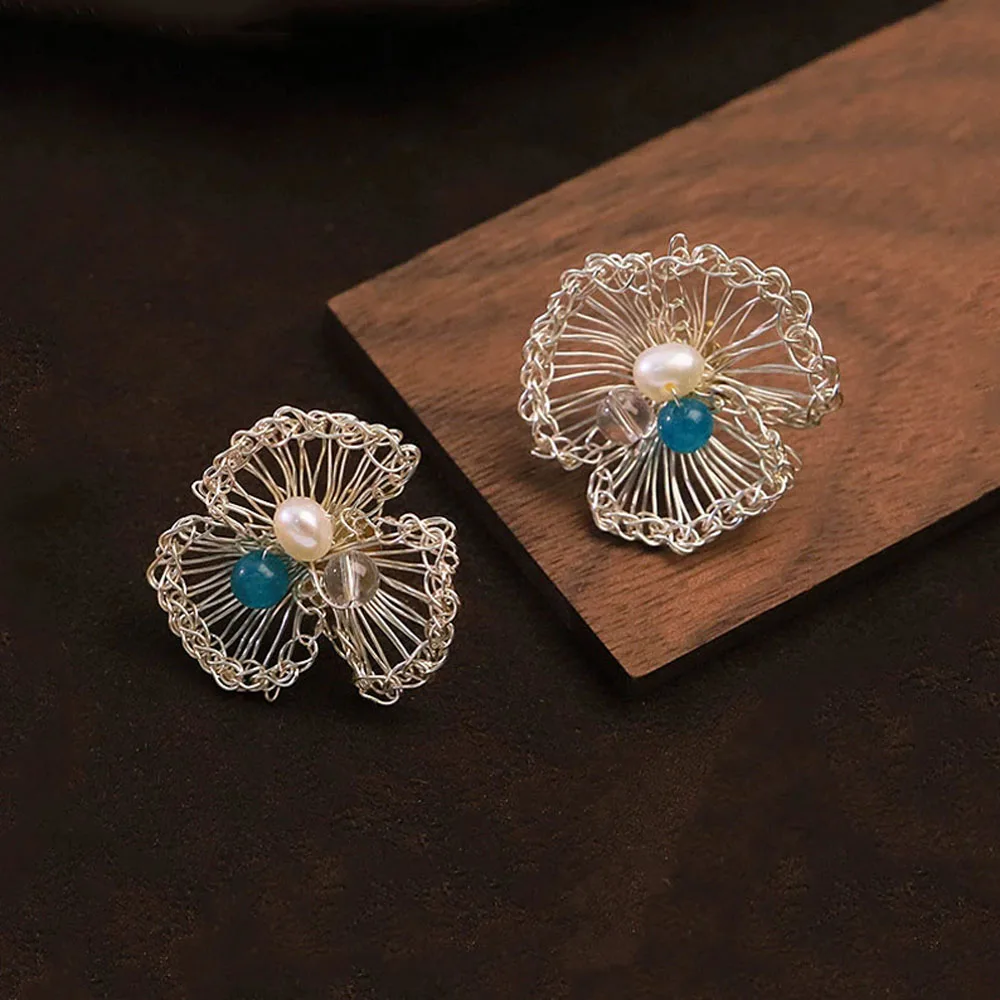 

Exaggerated Metal Handmade Flowers Natural Pearl Clip on Earrings for Women Fashion Gold Color Hollow Round Temperament Jewelry