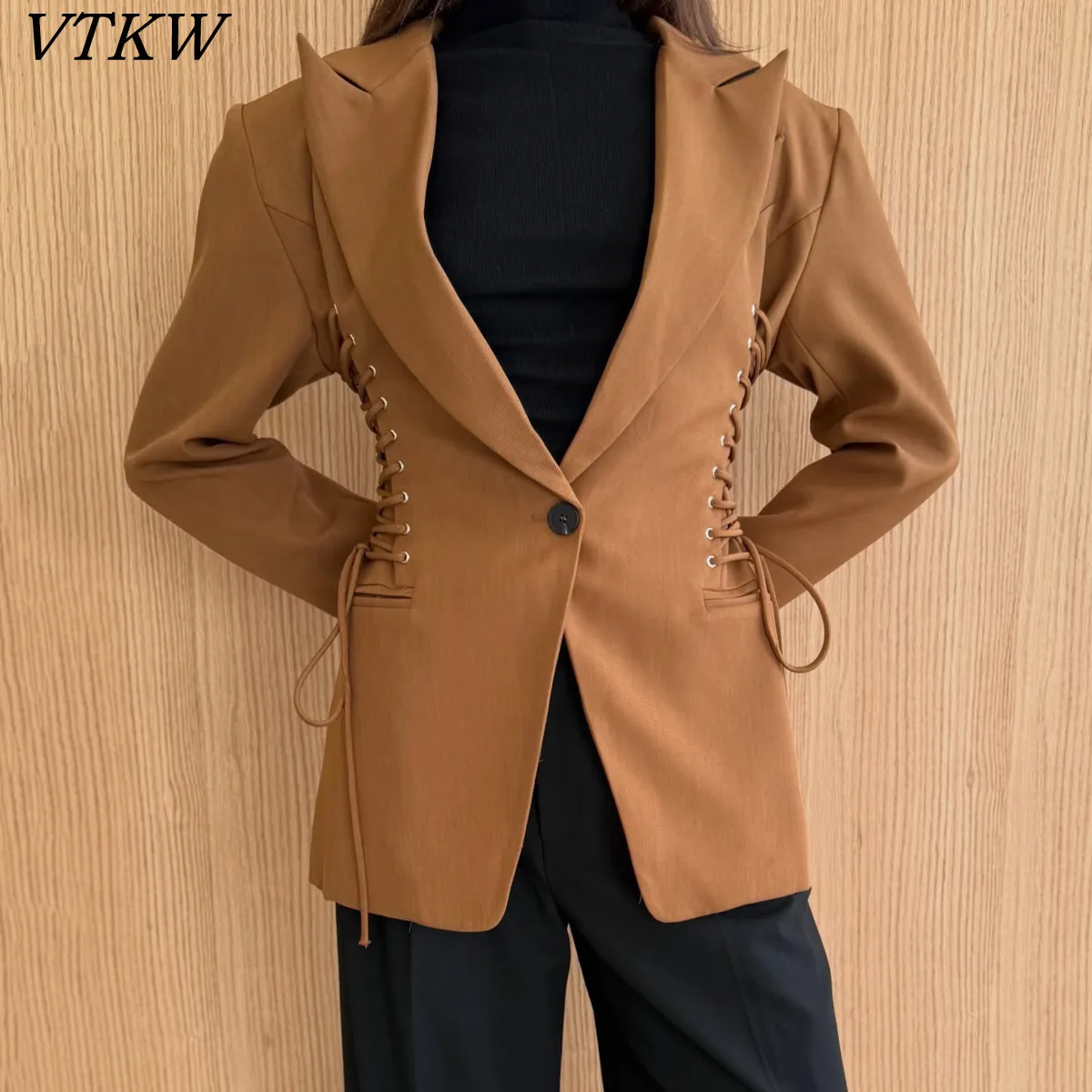 

VTKW 2026 Новый женский коричнево-бежевый блейзер с боковой шнуровкой, на одной пуговице, с лацканами, длинными рукавами, элегантный повседневный наряд для вечеринок