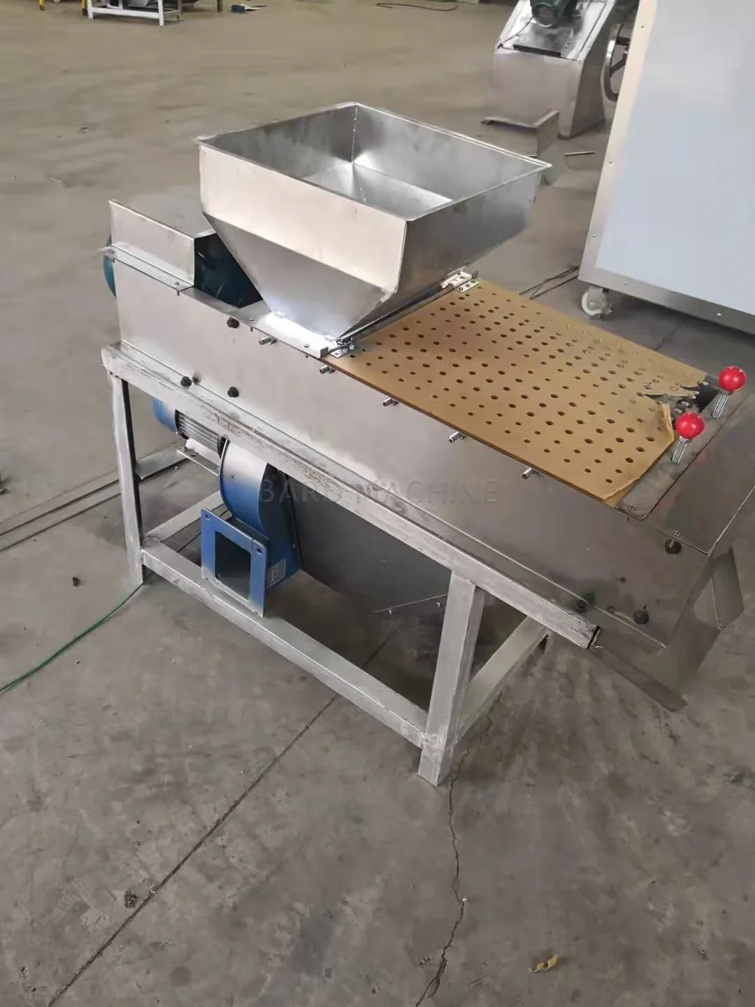 

Hot Selling Roasted Peanut Machine Peanut Machine Price Peanut Peeler Manufacturer