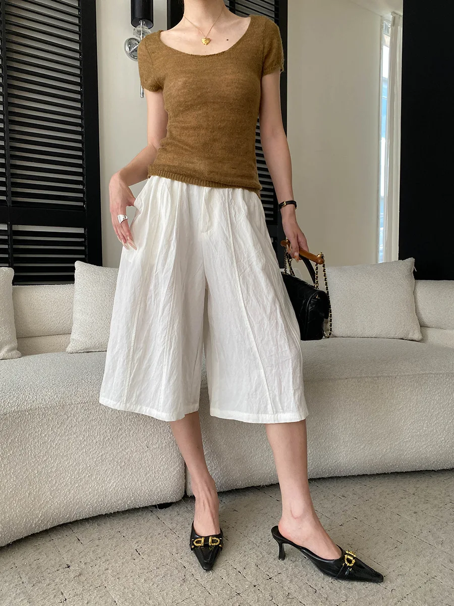 Sommerliche Damen-Freizeithose in einfarbigem Design mit lockerem Schnitt und hohem Bund und weitem Bein. – Detail 7