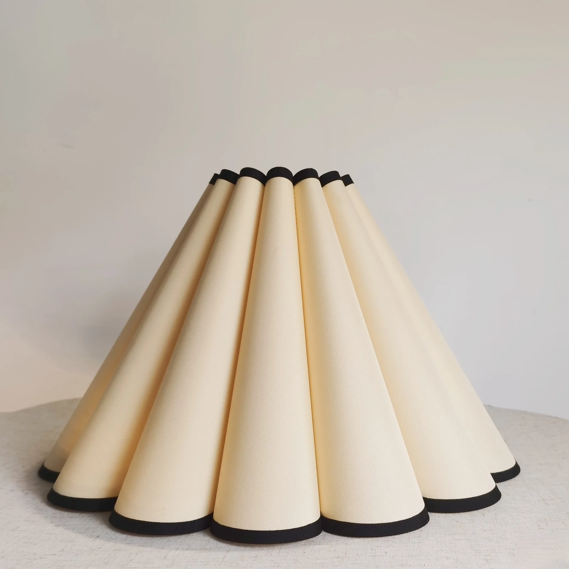 

Fabric Petal Lampshade For Table Lamps Floor Lamps Chandeliers Bedside Lamps Ceiling Lamps LED Lamp Shade Replacement