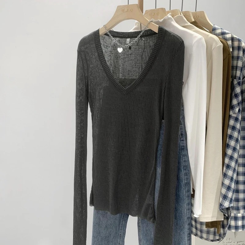 AOSSVIAO T-shirt a maniche lunghe trasparenti con scollo a V da donna T-shirt casual alla moda lavorata a maglia sottile Camicie versatili dolci retrò