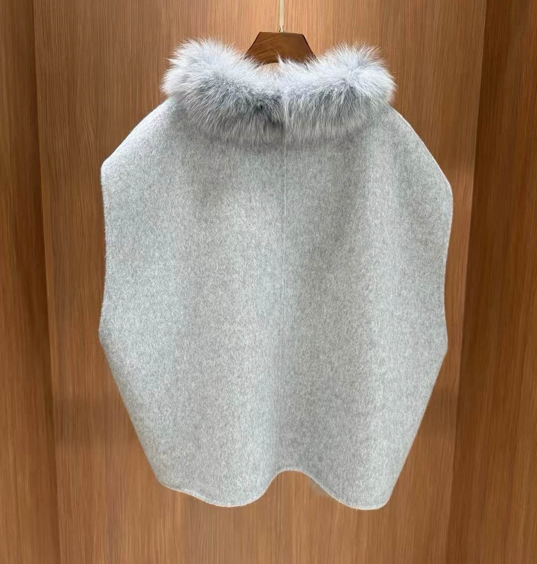 سترة كشمير قصيرة جديدة لخريف وشتاء 2025 للسيدات بتصميم فراء الثعلب ومزاج عصري