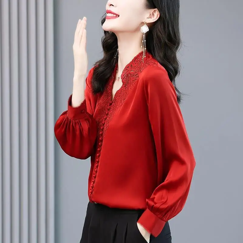 Heavy Duty Simulation Silk Shirt Women\'s 2024 Spring Outfit New French V-neck Embroidered Bubble Sleeve Design Top