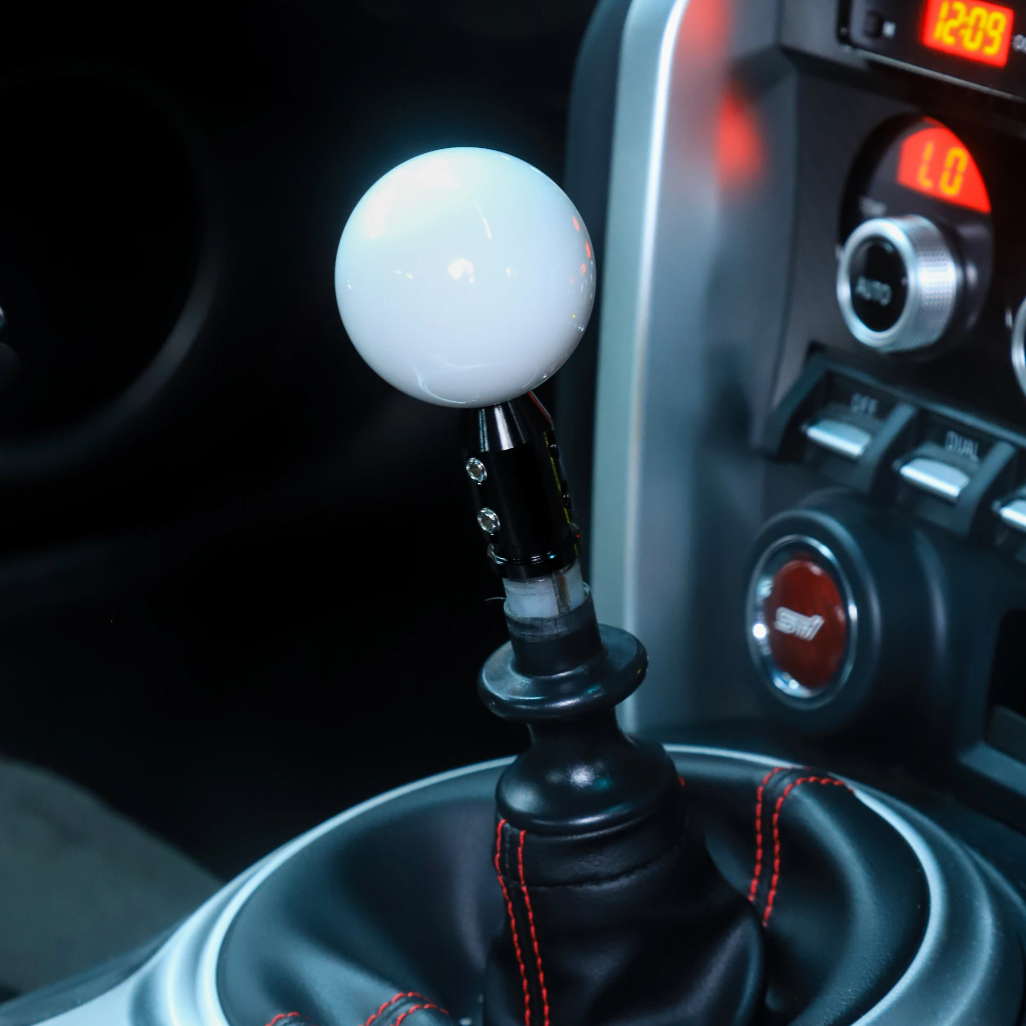 

JDM Black/White Round Ball Shift Knob for TOYOTA SCION WRX SUBARU M12X1.25&MT Cars Modification Tools Car Accessories