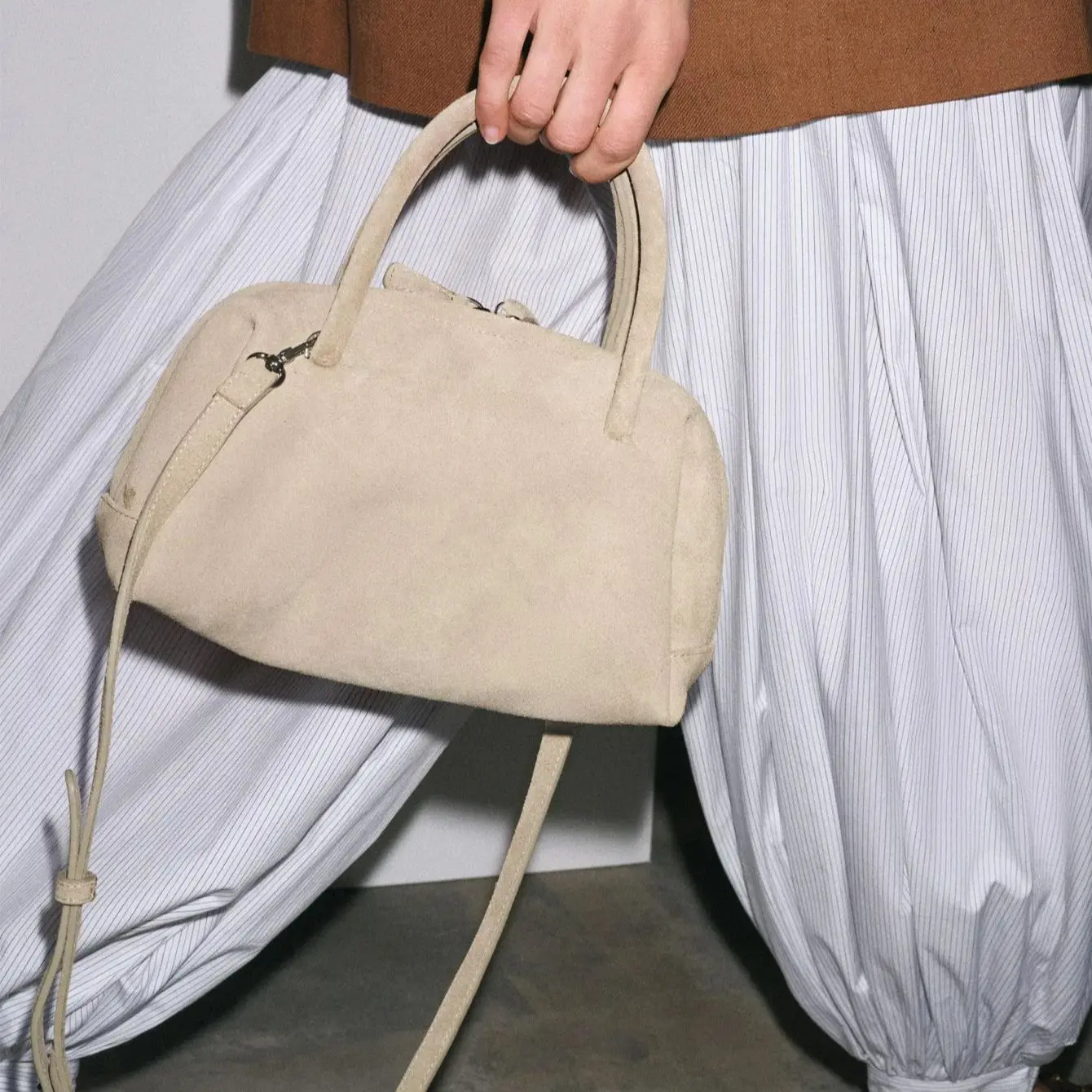 

Women's Suede Bowling Bog 2025 Fashion Handbag Purse For Women Luxury Designer Croosbody Boston Bag for Ladies Small Totes