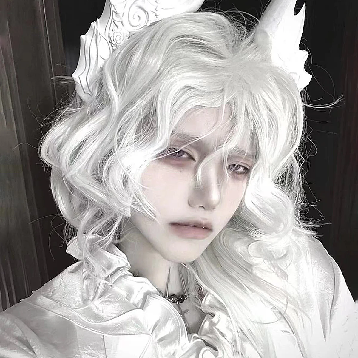 夢のような白いふわふわカール OC コスプレウィッグ |   ジェンダーニュートラル デビルエンジェルスタイル フルヘッドウィッグセット