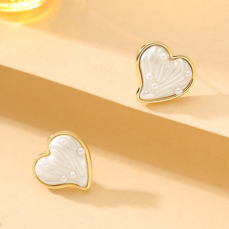 

Super fairy, sweet temperament, ladylike style, irregular love pearl earrings, niche personality, high-end commuting earrings