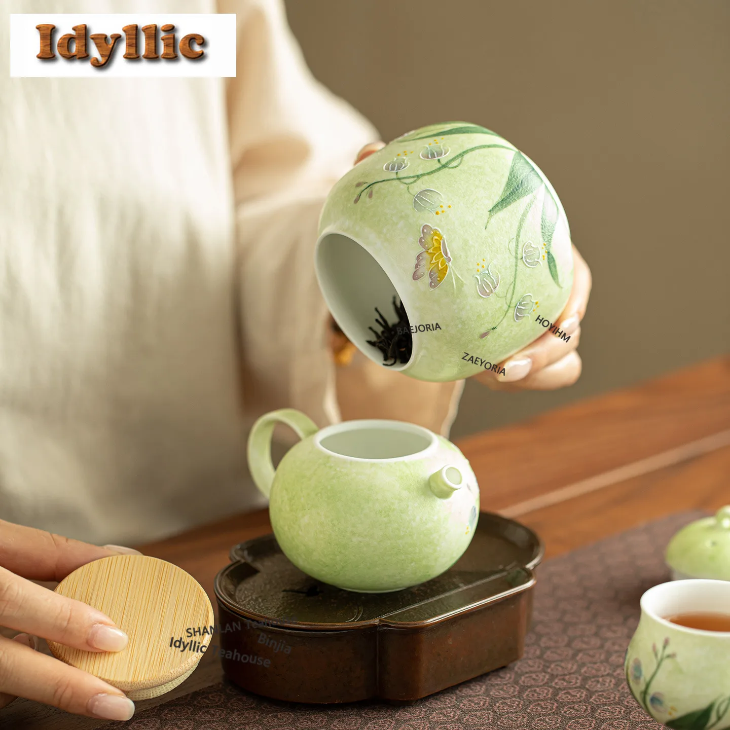 HOYIHM Pile Carve Blue Butterfly Bell Tea Box Organizer Moisture-proof Retro Storage Tank Containers Tea Caddy Teaware Gifts Cha