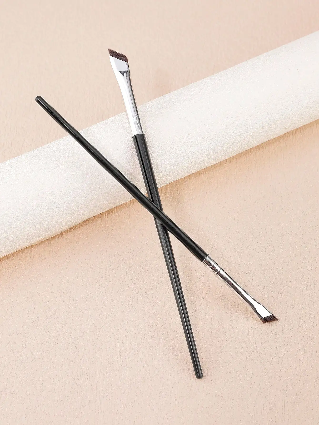 2pcs Angled Blade Eyeliner Brush Ultra Thin Fine Eyebrow Brush Flat Sickle Eyeliner Brushes Thin Angled Eyeliner Makeup Tools