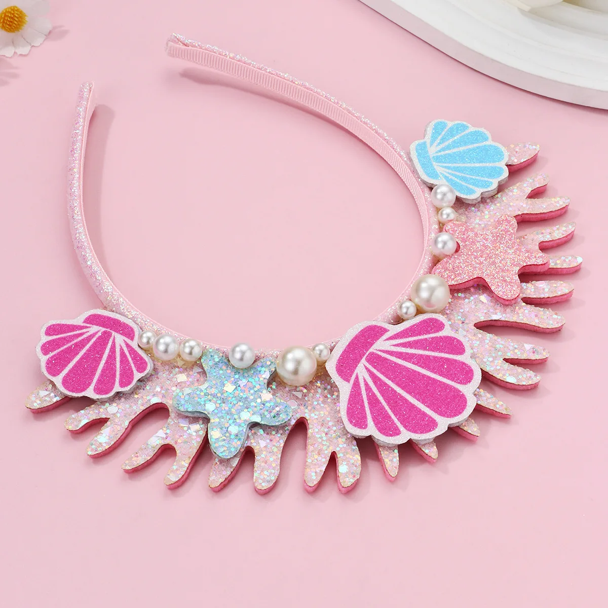 Ocean-Themed Glitter Headband, Featuring Glittery Ocean Elements Paired with Pearl Decorations, Crown Flower Mermaid Headband, with a Dreamy and Exquisite Design, Suitable for Beach-Themed Parties, Dress-Up Occasions, and More, with a Sweet Style