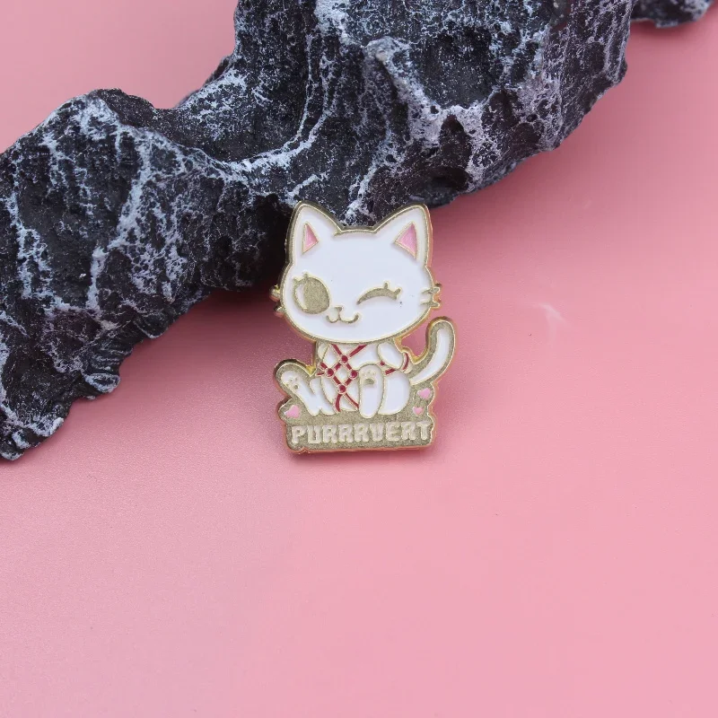 1pc Binding cat cute animal personality unique alloy badge, enamel pin. Backpack pins, etc.