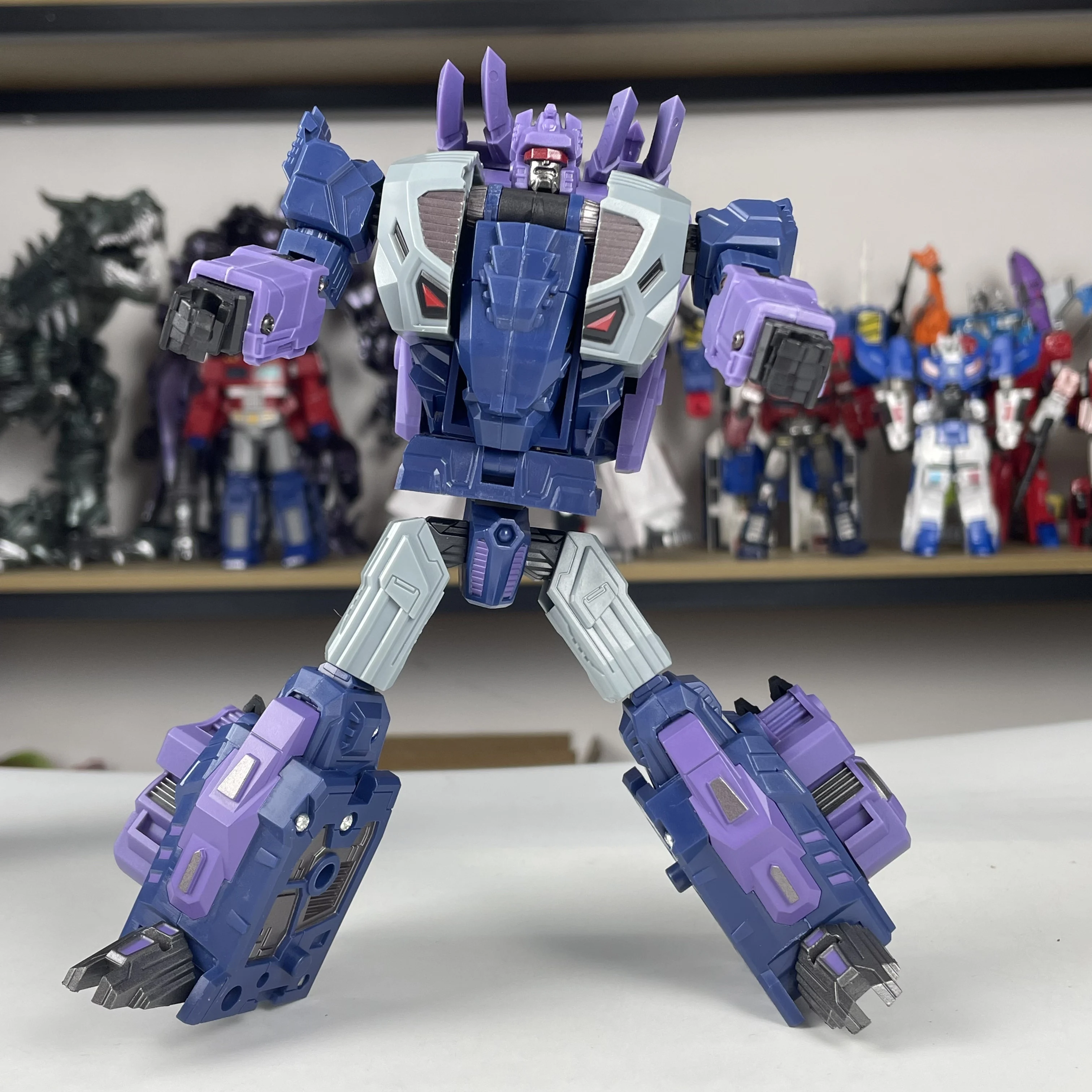 Jouets uniques UTO-01 Troll combinaison Armadillo fantôme sanglant ours figurine 17.5CM