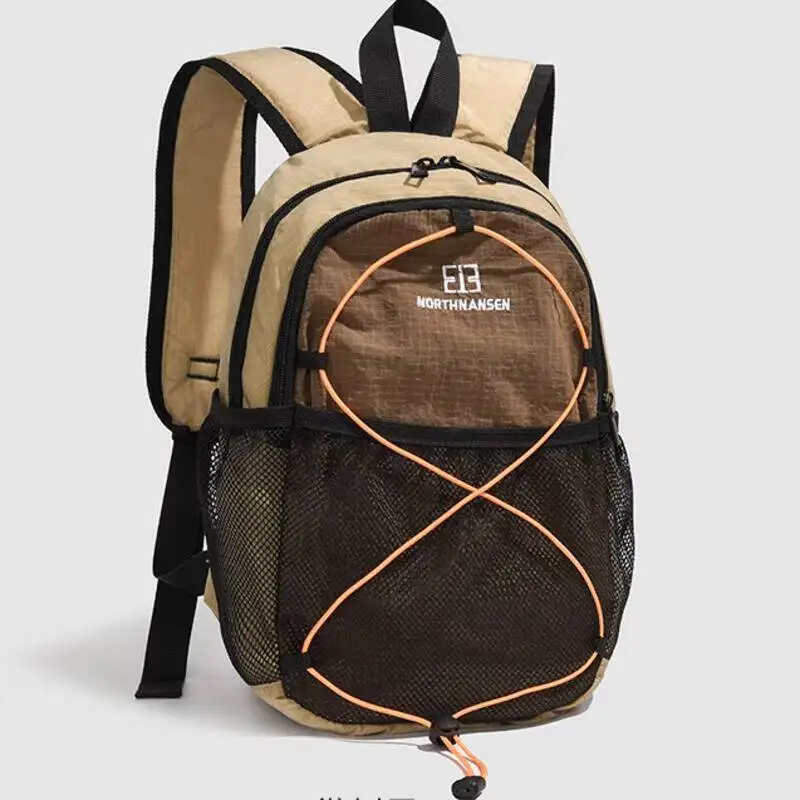 حقيبة ظهر صغيرة خفيفة الوزن للمشي لمسافات طويلة مع جيوب متعددة للرجال والنساء، حقيبة نهارية كاجوال منقوشة مقاومة للماء للبالغين أثناء المشي لمسافات طويلة في النهار