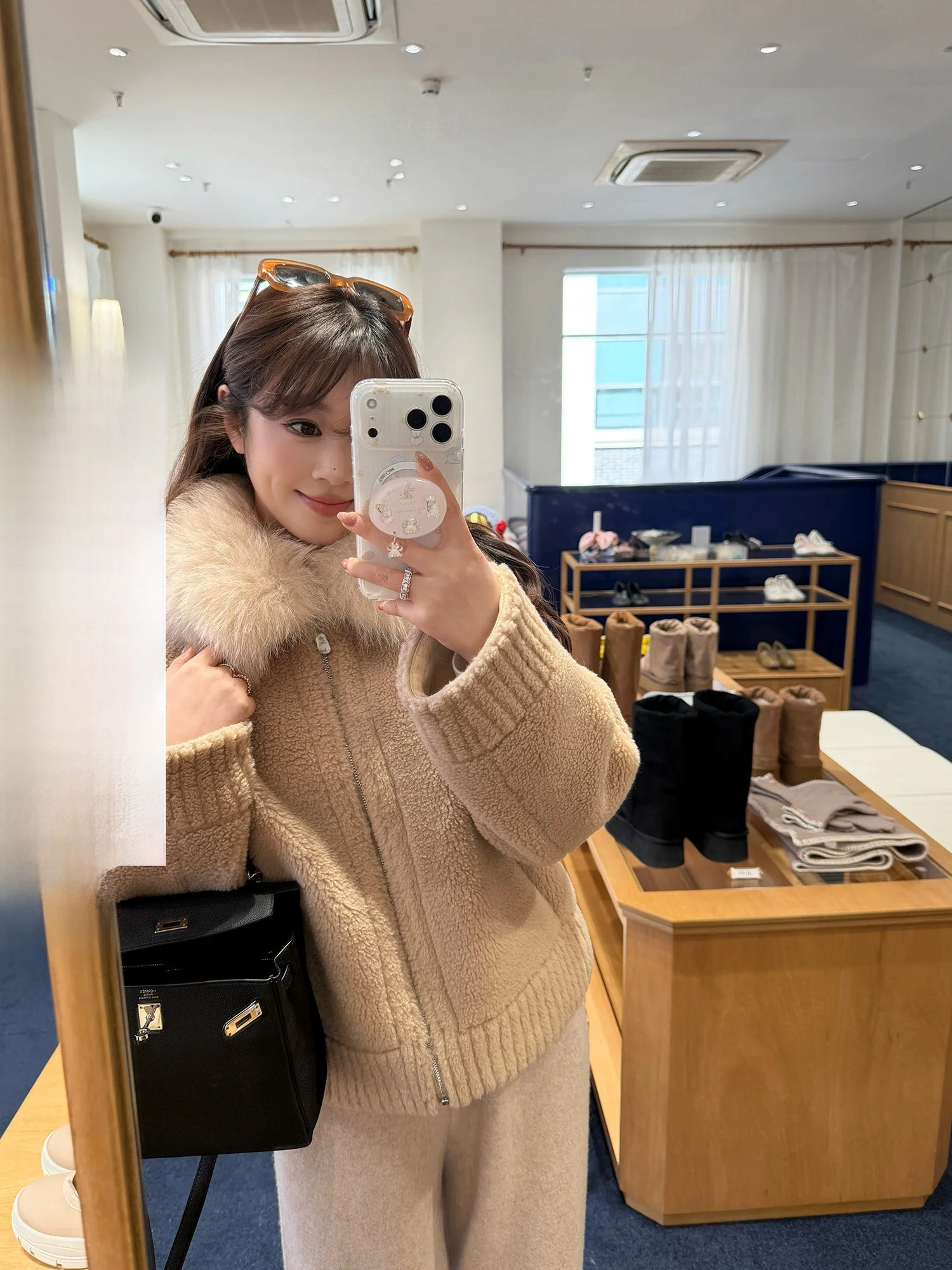 

AHY Stylish Simple Thickened Warm Lamb Fur Short Coat Outerwear Polyester Fiber Standard Version Long Sleeve Zipper Closure