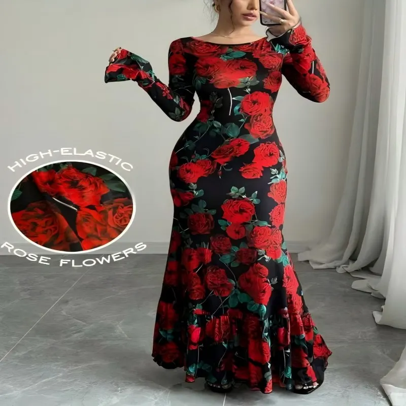 Elegancka sukienka maxi z nadrukiem róż, dekolt okrągły, długie rękawy, dopasowana sukienka typu rybka, podkreślająca figurę, wzór kwiatowy z różami dodaje uroku, długa sukienka.