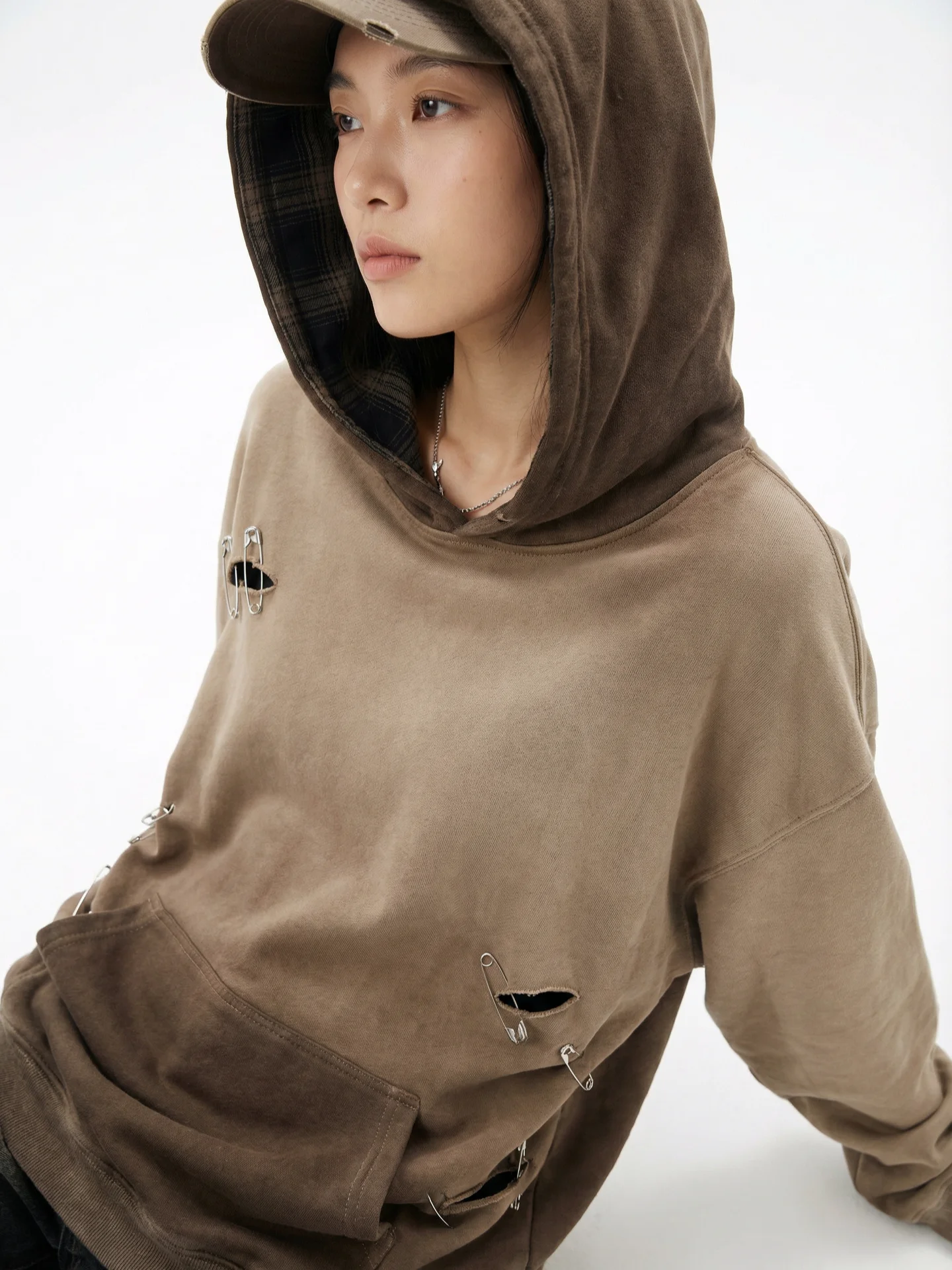 

Худи BLOOM WORLD в стиле ретро, с длинными рукавами, свободного кроя, женская, коричневая, уличная одежда, хлопок, размеры M-L, весенняя коллекция