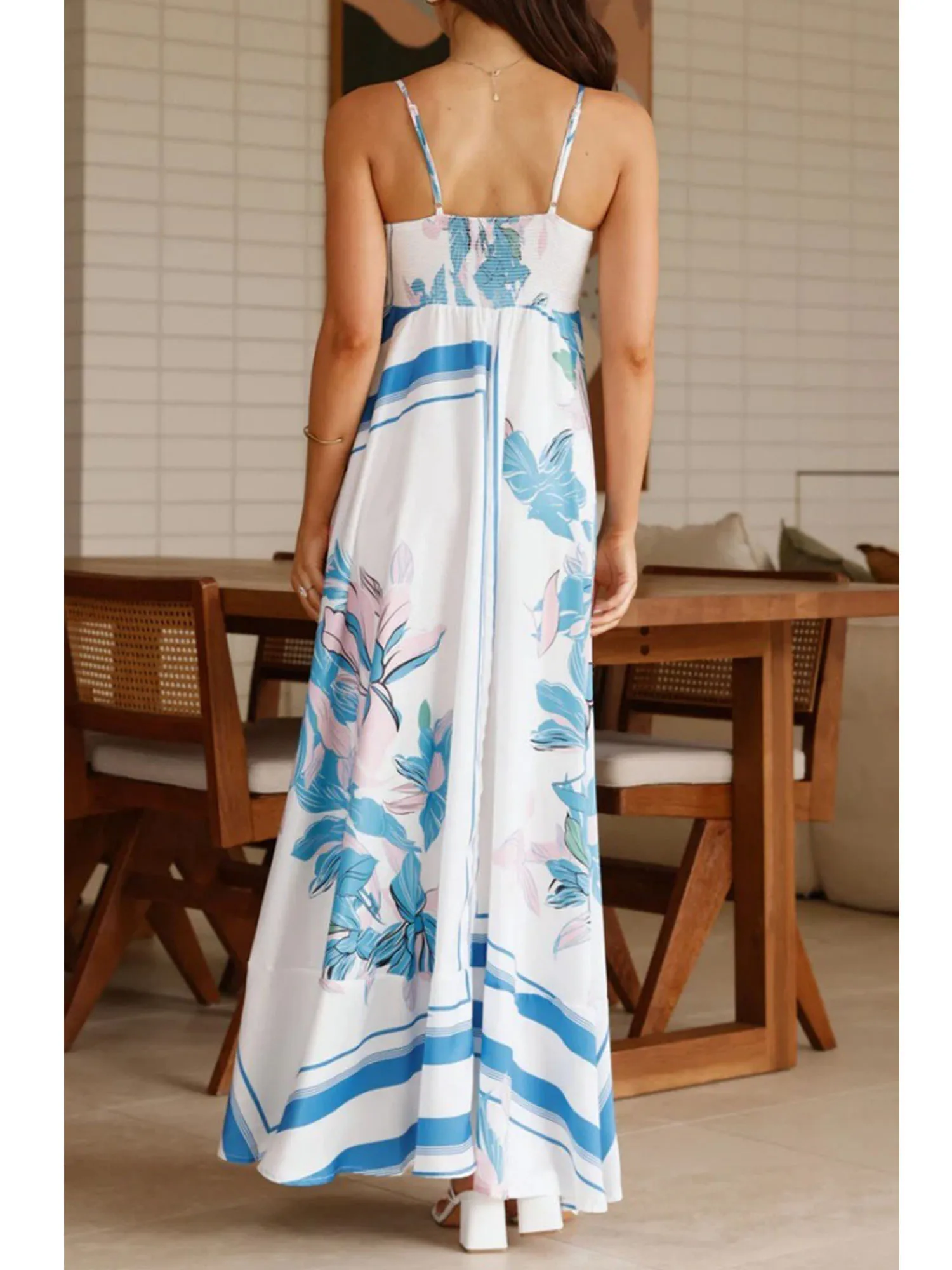 فستان طويل للشاطئ بدون أكمام مزين بالزهور للنساء صيفي عصري بحزام سباغيتي بدون أكمام على شكل حرف A