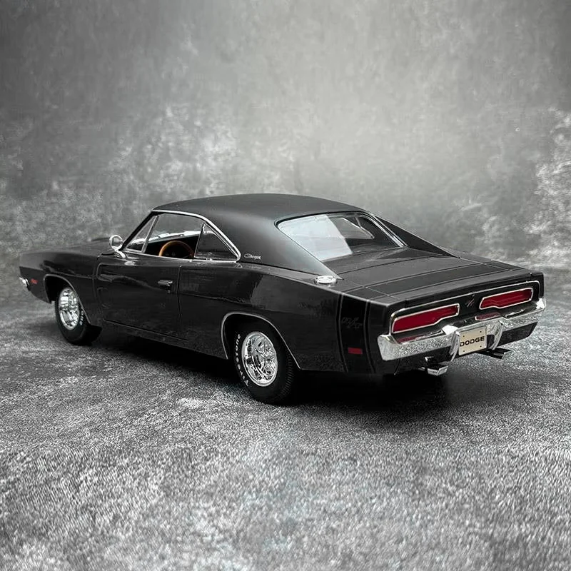 New Stock Maisto 1:18 Dodge Challenger Warhorse R/T 1969 Series Simulation Alloy Miniature Die-Casting Car Model Custom Toy Gift