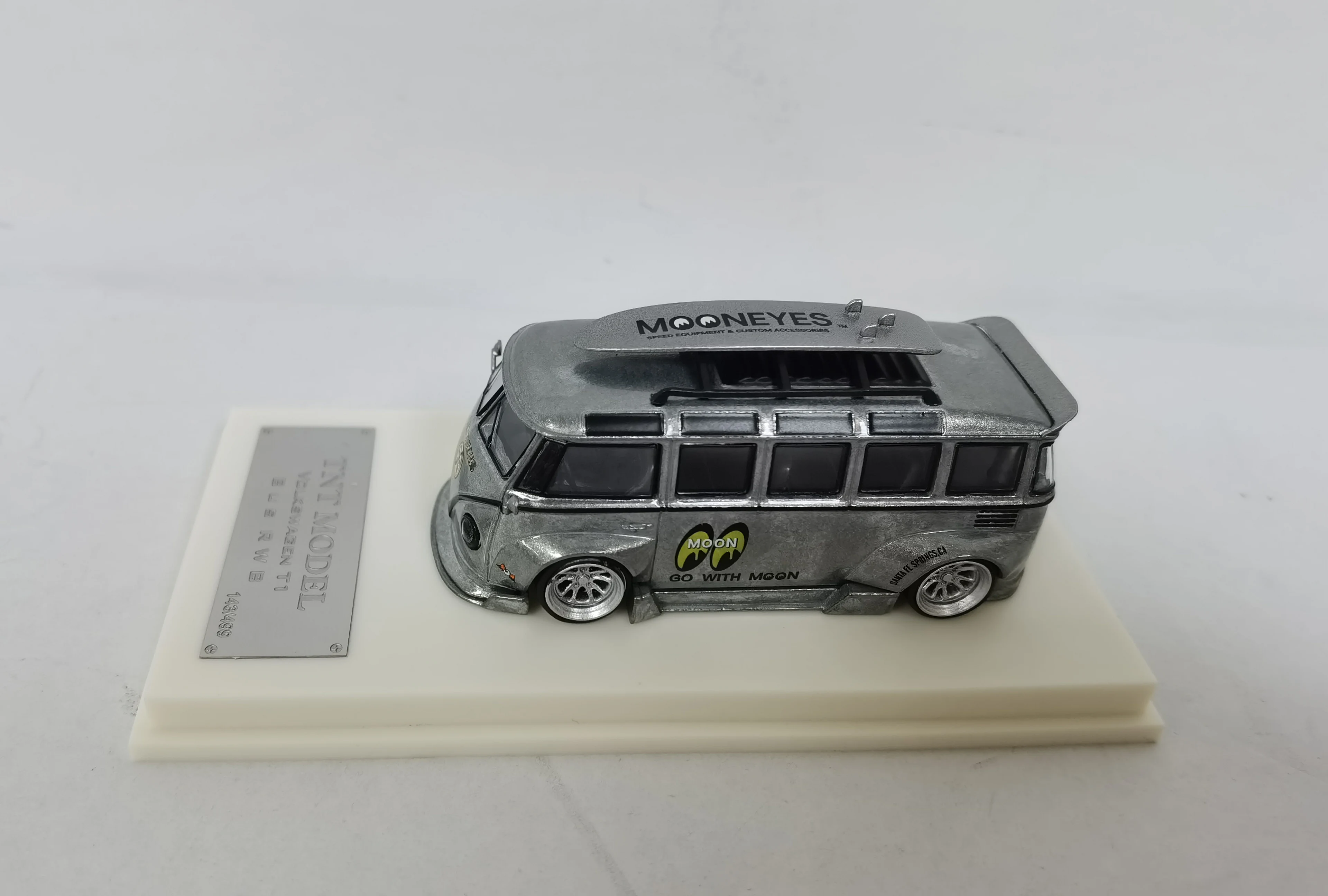 Diecast Model  TNT 1/64 VOLKSWAGEN Bus RWB-For Collection- Mooneyes