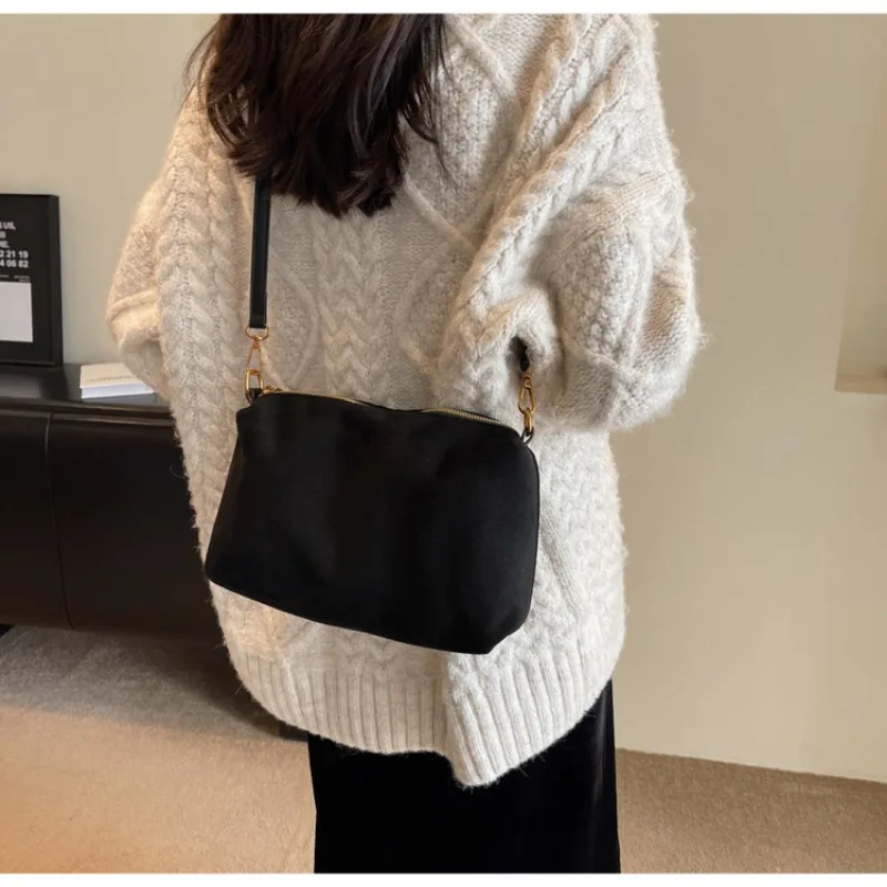 Popular Bucket Female Shoulder Bag New Fashion Luxury Brand Crossbody Bag Versatile Wide Strap Women's Designer Shoulder Bag