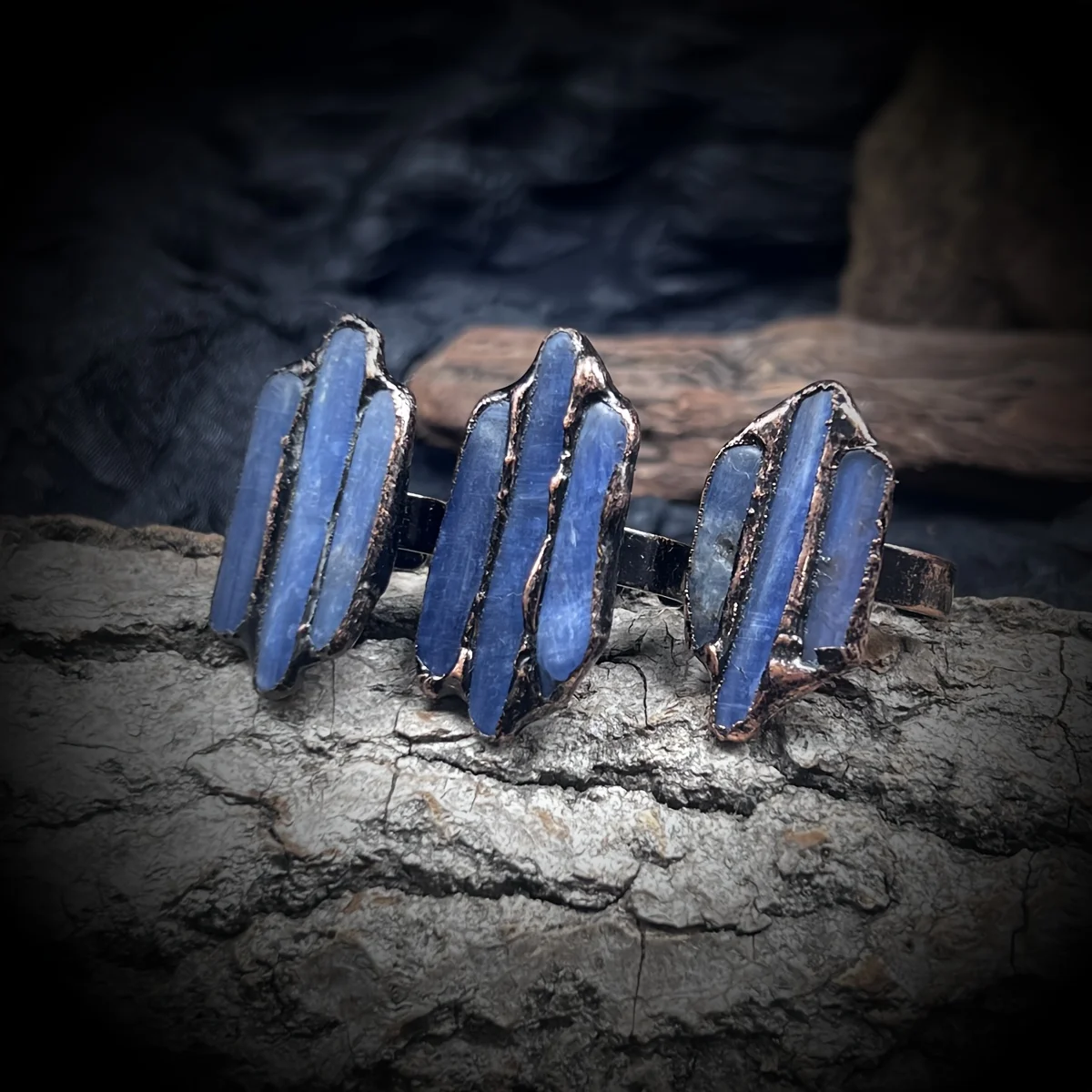

YEEVAA Vintage-Inspired Copper Ring with Natural Blue Kyanite - Handcrafted, Electroplated, Ideal for Parties and Gifts
