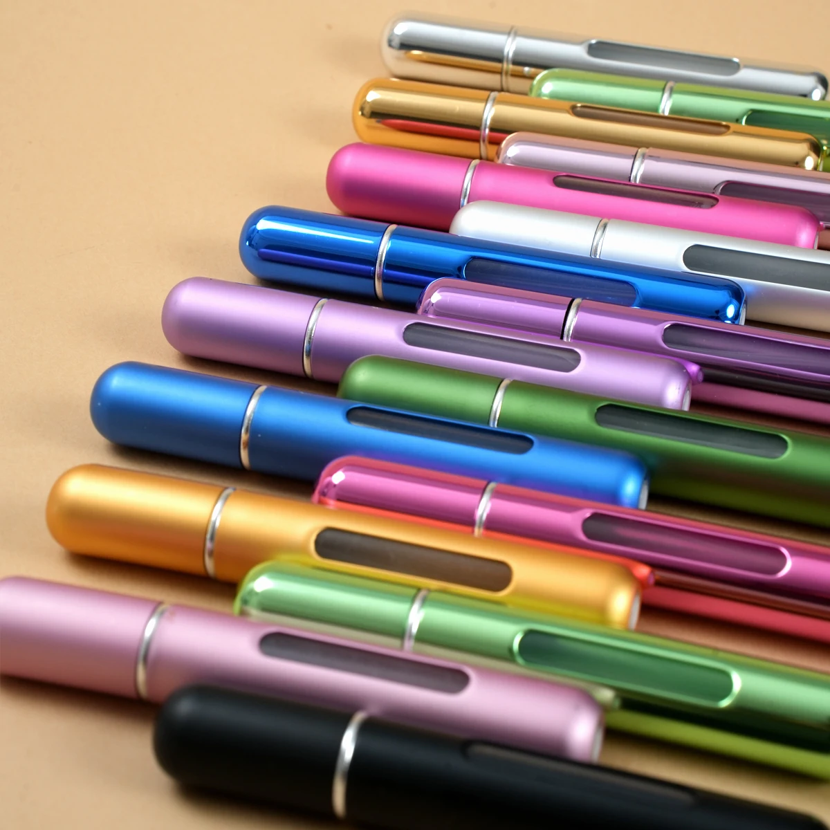 Butelka na perfumy wielokrotnego użytku 10 ml, przenośna, podróżna, bez zapachu, bez PVC, wykonana z metalu i plastiku, butelka z rozpylaczem do p