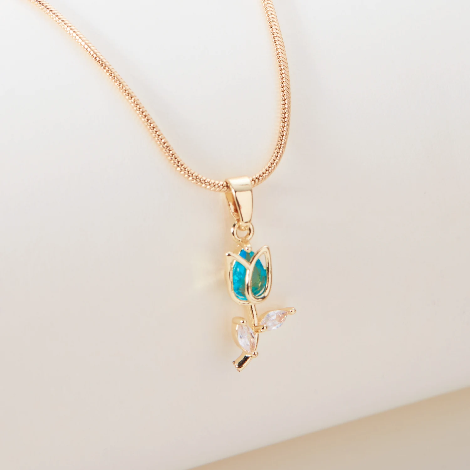 Luxuriöse Zirkon-Tulpen-Anhänger-Halskette für Damen Elegante Blumen-Schlüsselbeinkette Süße Charms Schmuck-Accessoire Geschenk – Detail 19