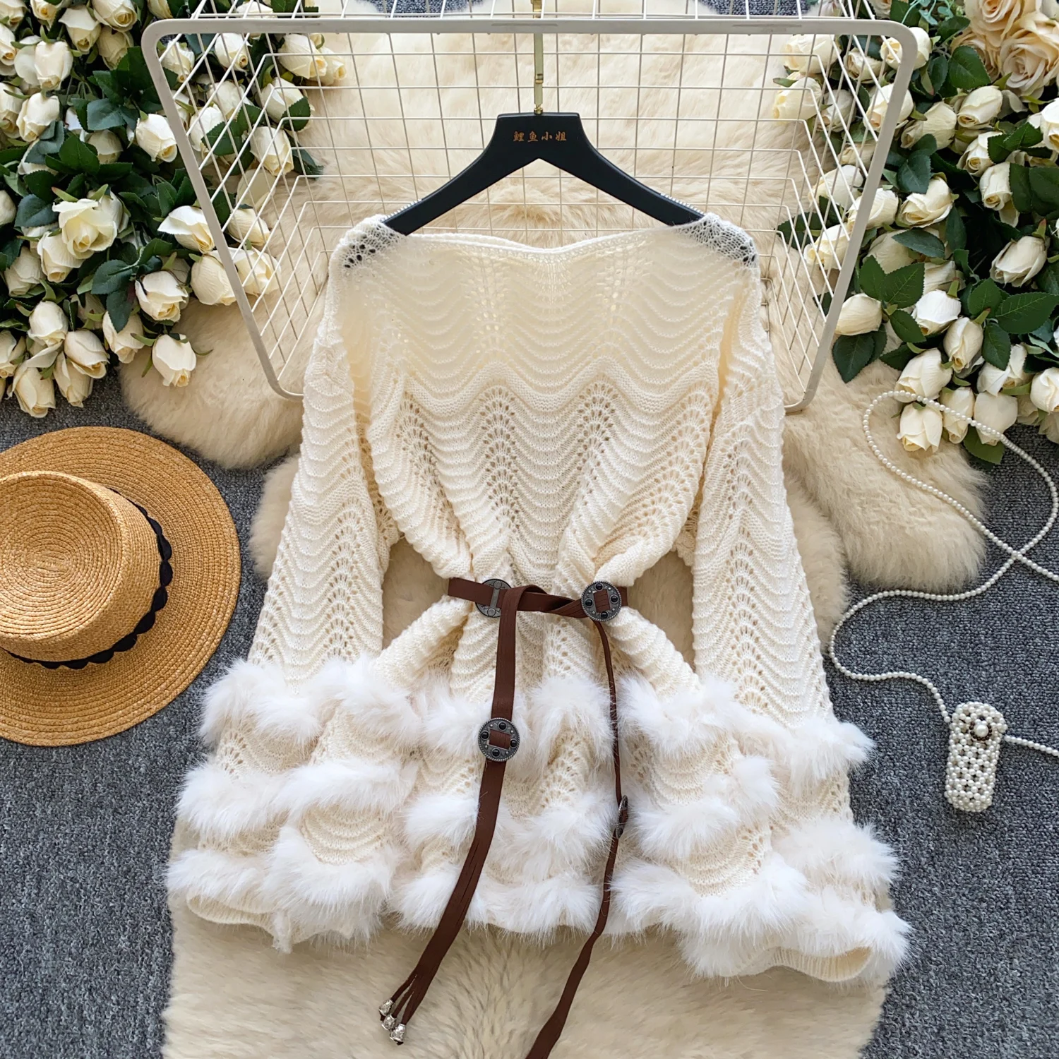 เสื้อเบลาส์ถักลายวินเทจแขนยาว ดีไซน์เก๋ไก๋ สไตล์แฟชั่นหวานซ่อนเปรี้ยว เสื้อผู้หญิงสไตล์นางฟ้า