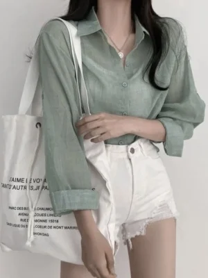 シックな夏のアンチエイジングヴィンテージアイスクリームカラー長袖レディースシャツしわ加工日焼け止めルーズフィット通勤スタイル