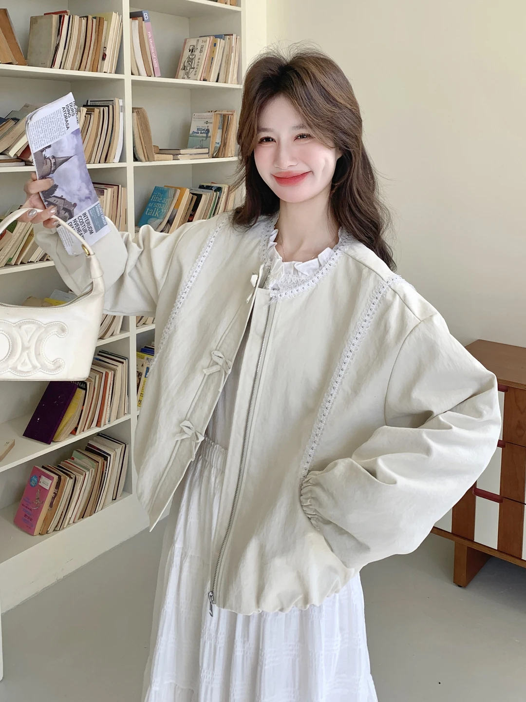 

Sweet Ruffle Knot Short round Neck Jacket Women's 2026 Spring New Style Age-Defying Color Block Coat Top