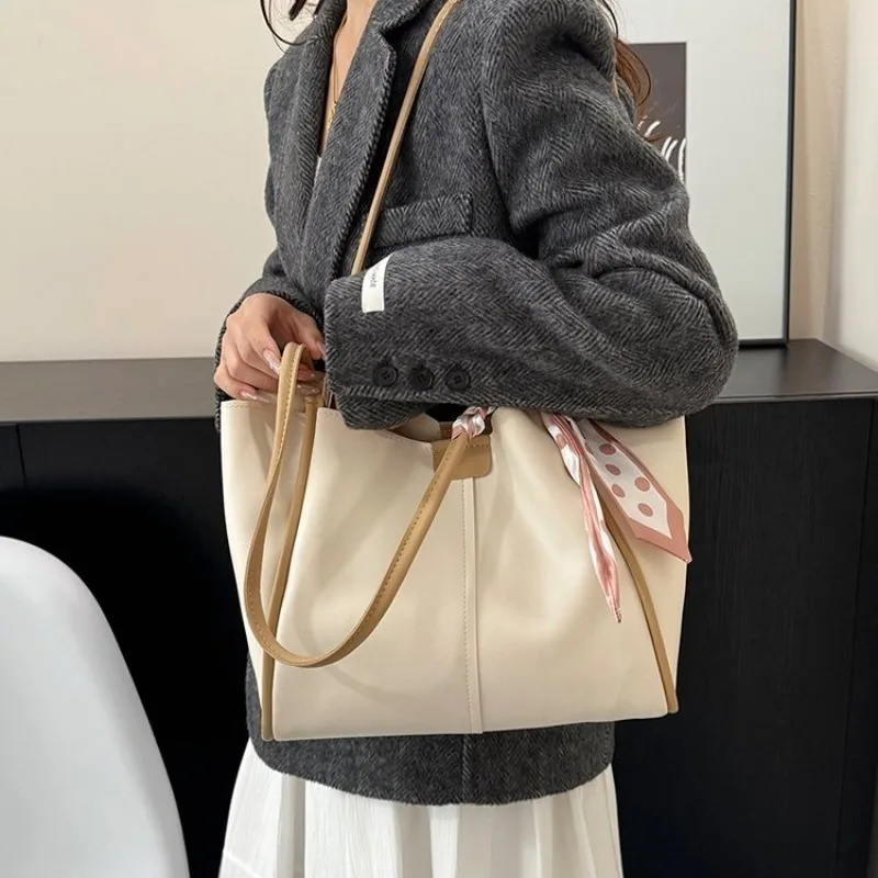 CEEKAY Damen-Tragetasche, cremeweiß, weiches PU-Leder, große Schulterhandtasche mit Schal-Detail und Beutel-Set, für den täglichen Pendelverkehr, lässig – Detail 27