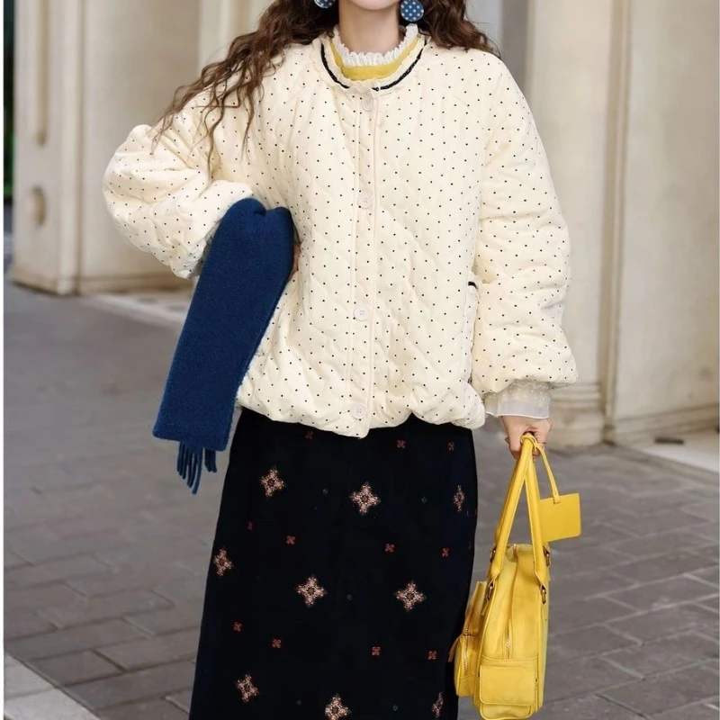 سترة قطنية برقبة دائرية منقطة للنساء لشتاء 2025 معطف قطني سميك جديد #1