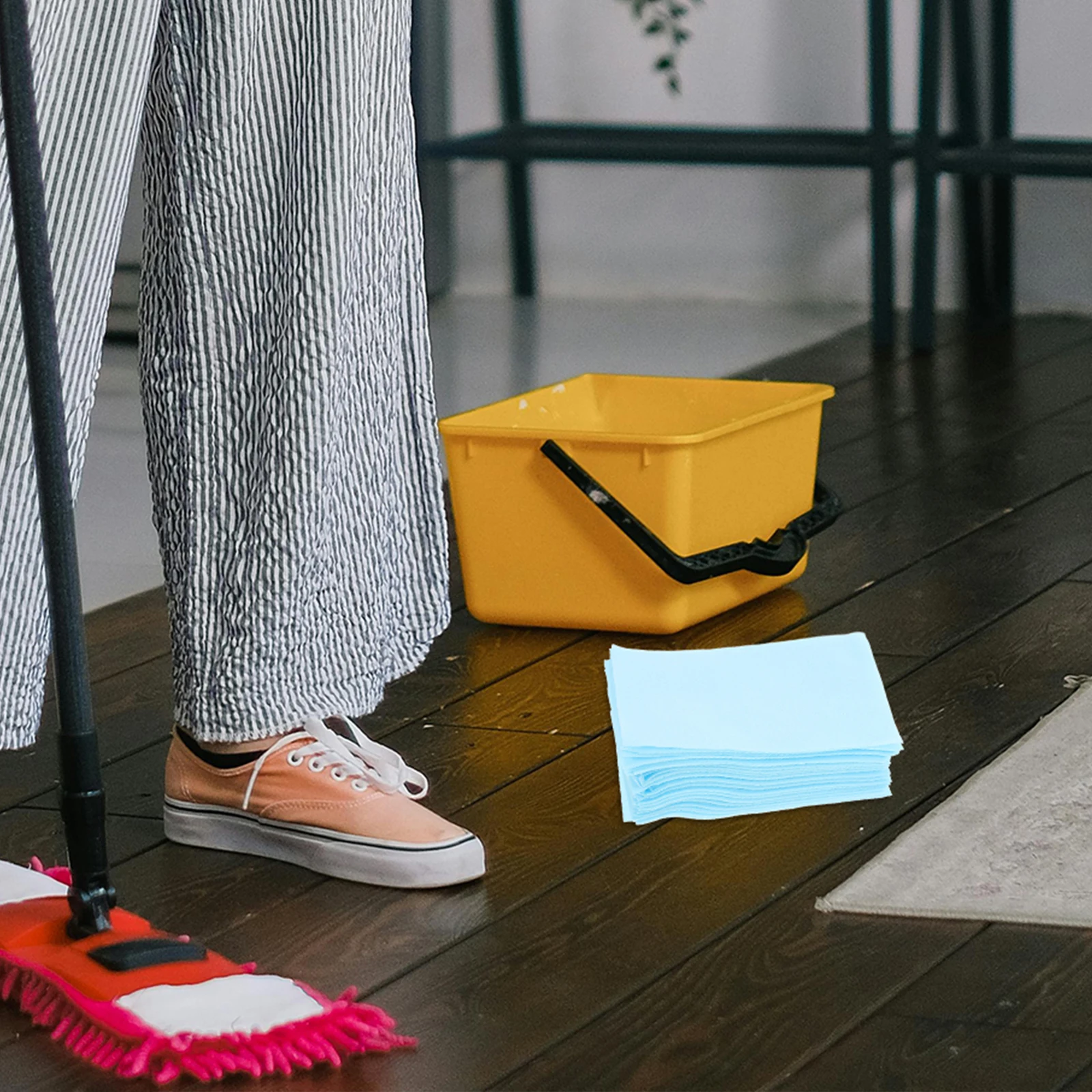 

300Pcs Floor Cleaning Sheets Water Soluble Formula for Deep Stain Removal Suitable Hardwood Ceramic Laminate Fast Dry Garden Car