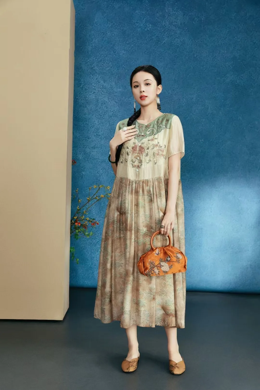 ملابس نسائية صيفية فاخرة أصفر فاتح على شكل حرف A فستان عتيق على الطراز الصيني برقبة دائرية وتطريز فساتين طويلة على الموضة #2