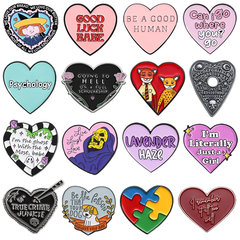 Alfileres esmaltados de corazón de dibujos animados personalizados buena suerte Babe True Crime Junkie broches de Metal insignia de solapa joyería Punk regalo para amigos