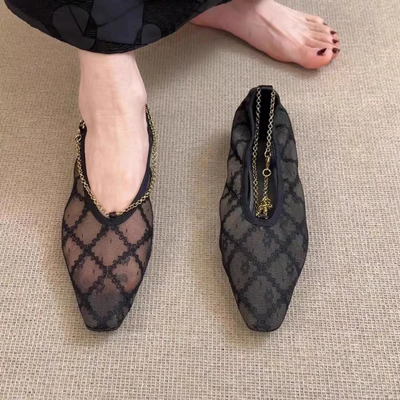 

Темпераментные пикантные кружевные одиночные туфли, женские туфли 2023 года, новые туфли Мэри Джейн с маленьким квадратным носком и цепочкой, вышитые